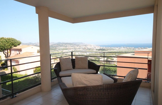 Beautiful apartment with sea view in Mandelieu