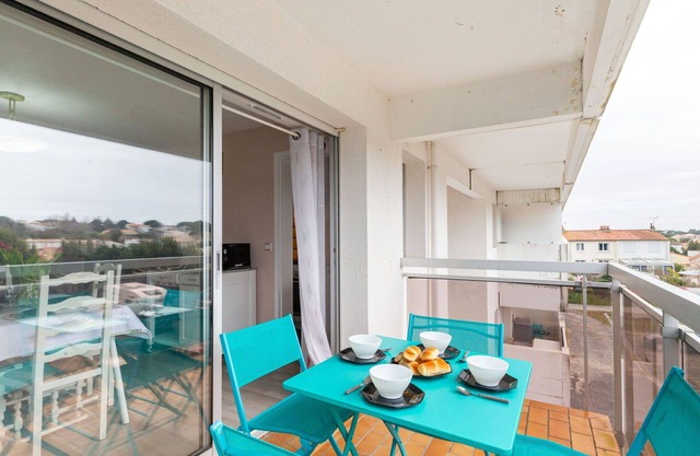 Beautiful apartment for 4 guests with WIFI, TV and balcony