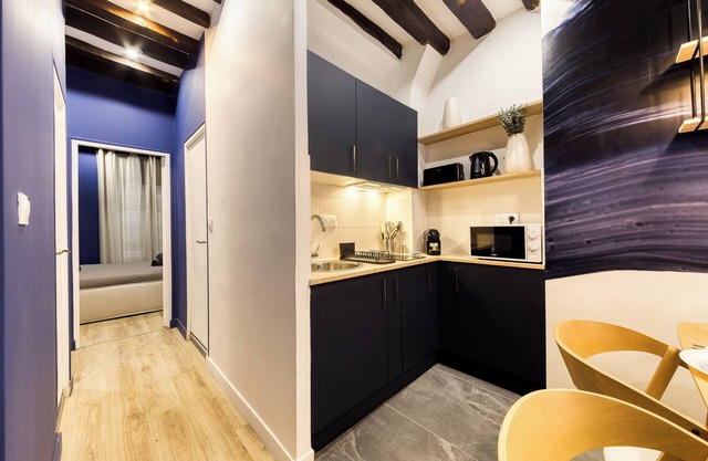 Beautiful, fully renovated apartment - Near Paris
