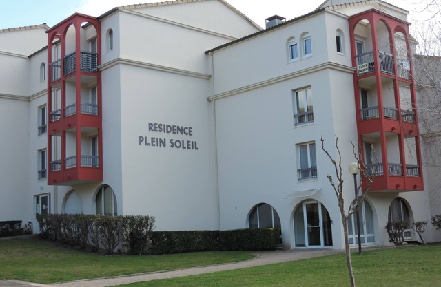 Beautiful furnished studio in the heart of a spa in quiet residence