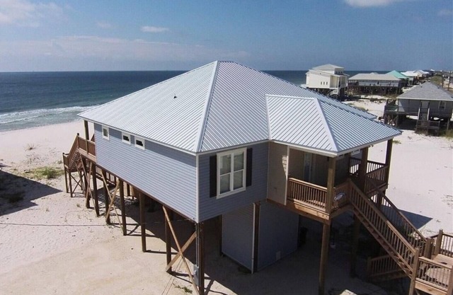 Beautiful Gulf 4 BR/4 Bath, High End Furnishings w/Beach Gear and Kayak!