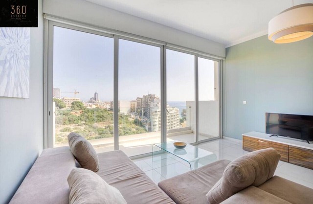Beautiful Hill APT, with Balcony, Seaviews & WIFI