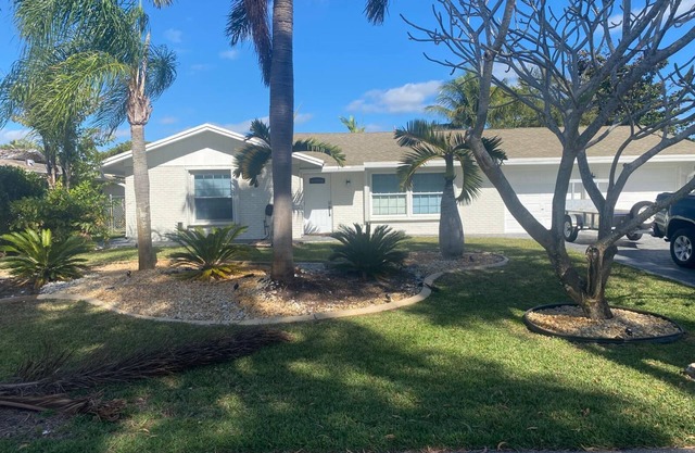 Beautiful home in a very upscale location in Palm Beach Gardens.