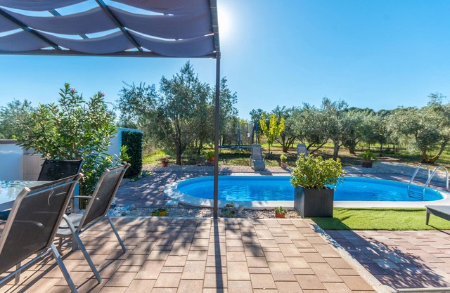 Beautiful holiday home with enchanting garden for an unforgettable holiday near the beach.