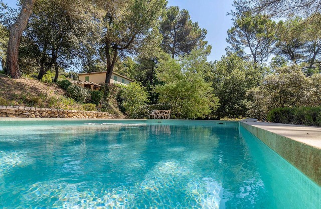 Beautiful home in La Tour-d'Aigues