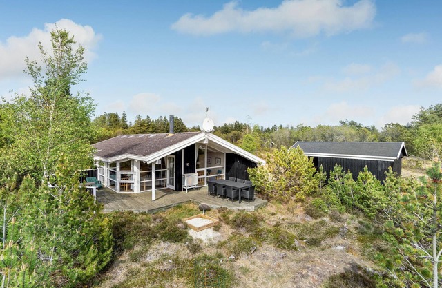 Beautiful home in ålbæk with kitchen