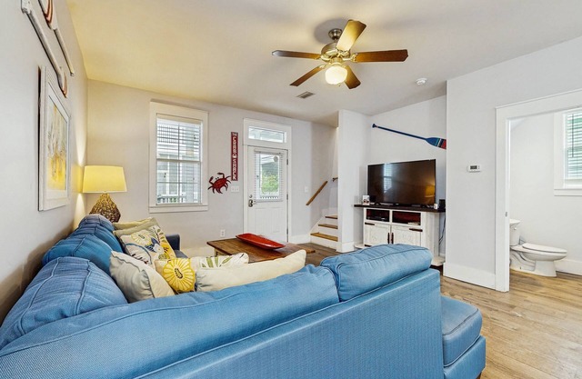 Beautiful home in a gated community w/porches & shared pool/hot tub