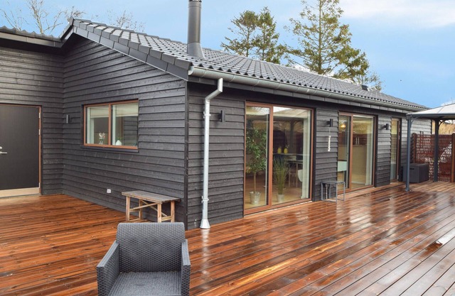 Beautiful home in Børkop with WiFi