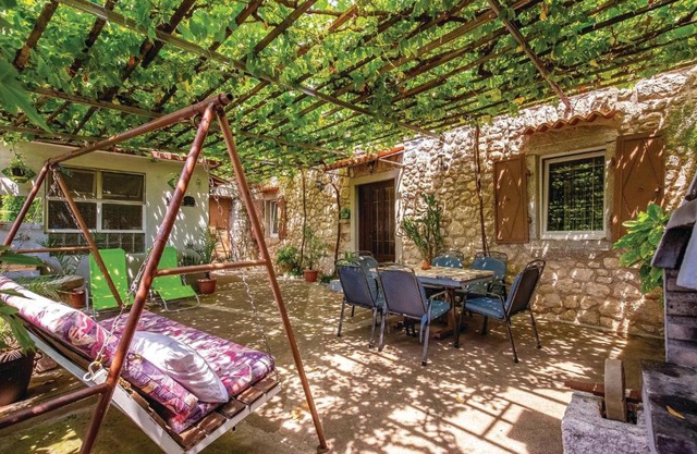 Beautiful home in Bribir with 3 Bedrooms, WiFi and Jacuzzi