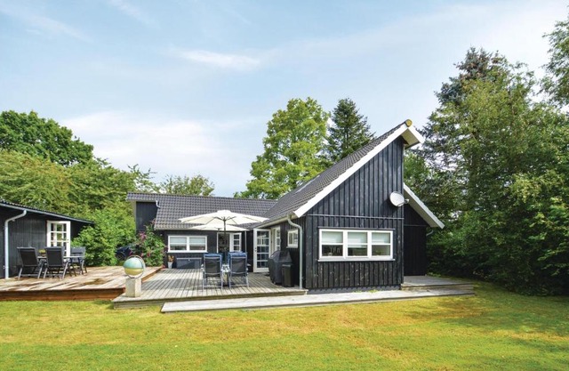 Beautiful home in Faxe Ladeplads w/ WiFi and 3 Bedrooms