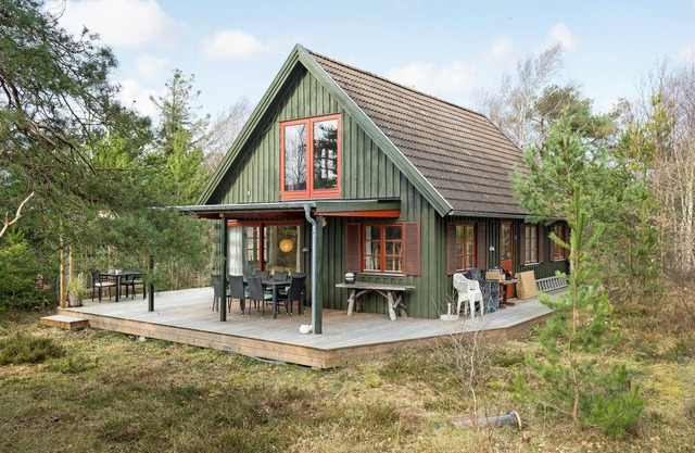 Beautiful home in Højby with WiFi