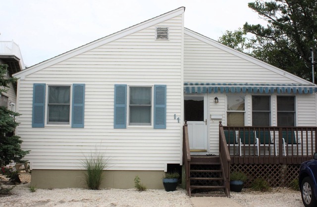 Beautiful Home in Holgate 0.1 Miles From The Beach!