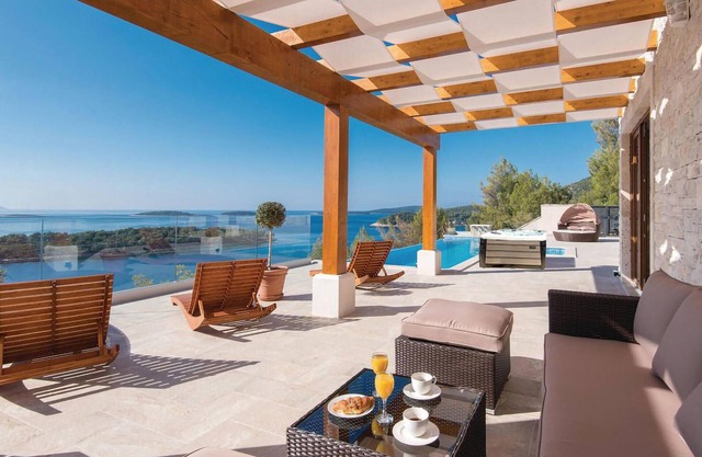 Beautiful home in Karbuni