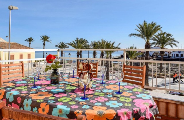 Beautiful home in Los Alczares with 3 Bedrooms and Internet