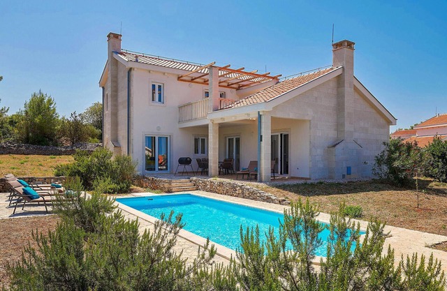 Beautiful home in Rudina