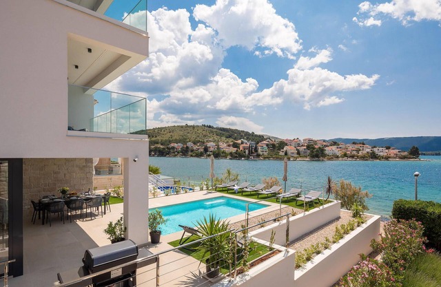Beautiful home in Zaboric with sauna