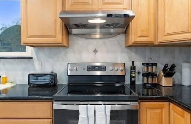 Beautiful Home Near Beaches and QuietNeighborhood3