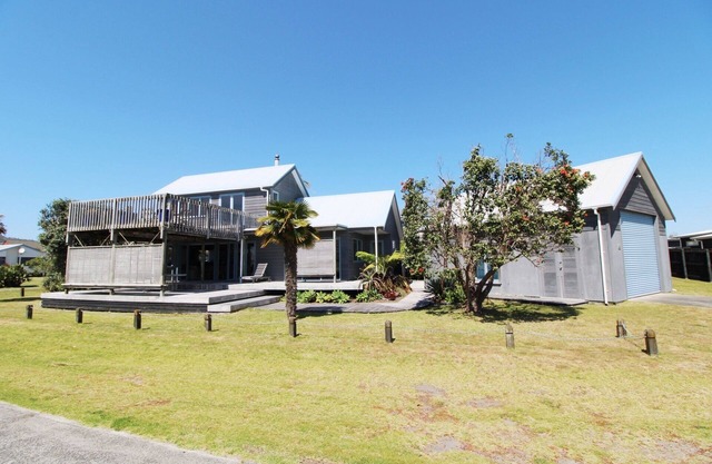 Beautiful home 1 minute from the beach