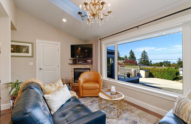 Beautiful home with a view! Walk to Village, Beach, Golf and Trails