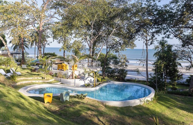Beautiful House beach front in Beach complex - Shared pool