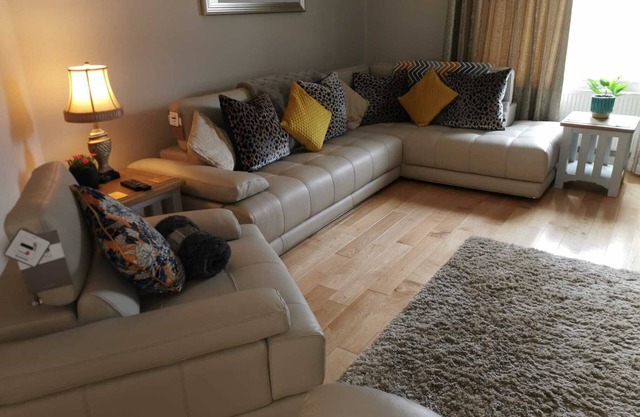 Beautiful House in Co. Sligo with Private Bar, Pool Table & Guided Minivan Tours