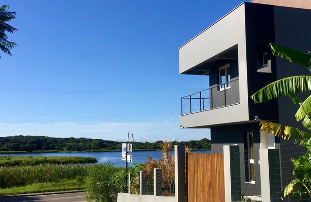 Beautiful house in front of the small Lagoon and next to the Beach of Novo Campeche!
