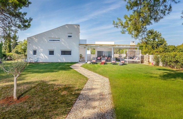 Beautiful house on 4000 m2 plot.