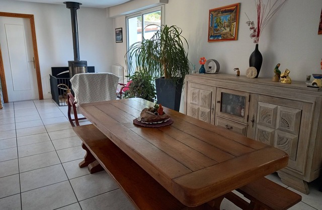 Beautiful house with heated pool close to beaches and shops