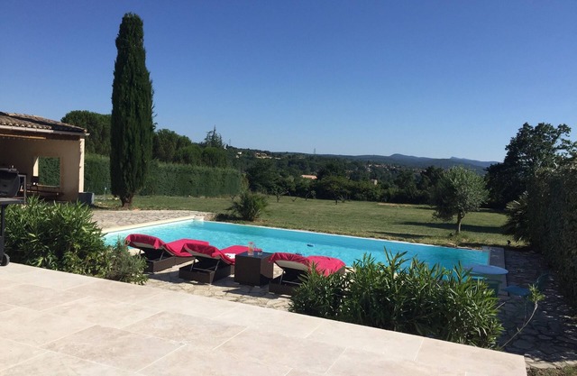 Beautiful house with heated infinity pool overlooking Barjac