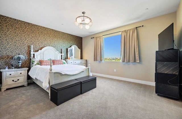 Beautiful House with a park behind it and a five-minute walk to the casino.