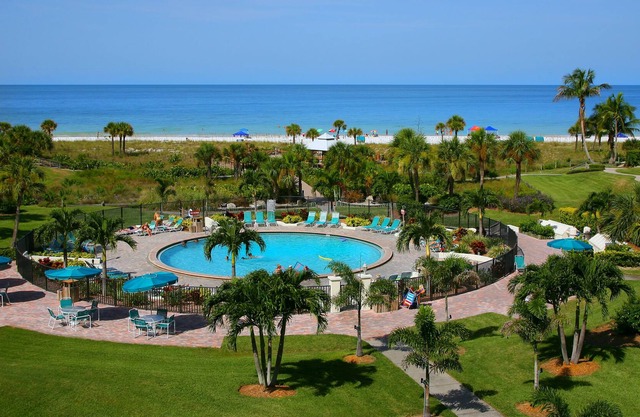 BEAUTIFUL & IMPECCABLY MAINTAINED BEACHFRONT CONDO ON USA’S #1 SIESTA KEY BEACH