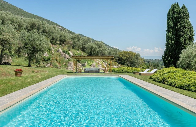 Beautiful private villa with private pool, A/C, WIFI, TV, patio and panoramic view, close to Lucca