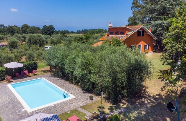 Beautiful private villa for 6 guests with private pool, A/C, WIFI, TV, patio and parking