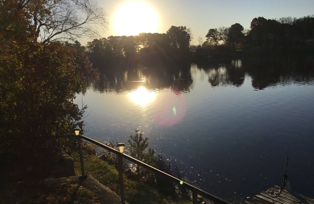 Beautiful lake side house with plenty of space to relax