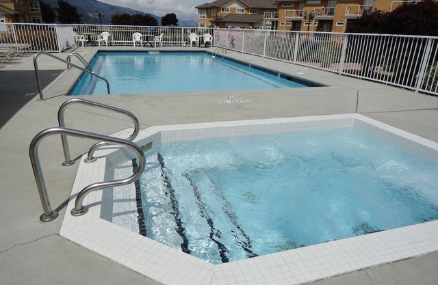 BEAUTIFUL LAKEFRONT, GROUNDFLOOR CONDO AVAILABLE, IDEAL UBCO RENTAL