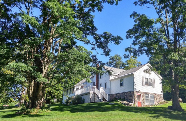 Beautiful Lakeside Farmhouse On Lake Hortonia | Champlain Valley