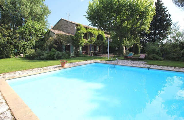 Beautiful land house in Noves near Avignon, private pool, pets allowed (1).