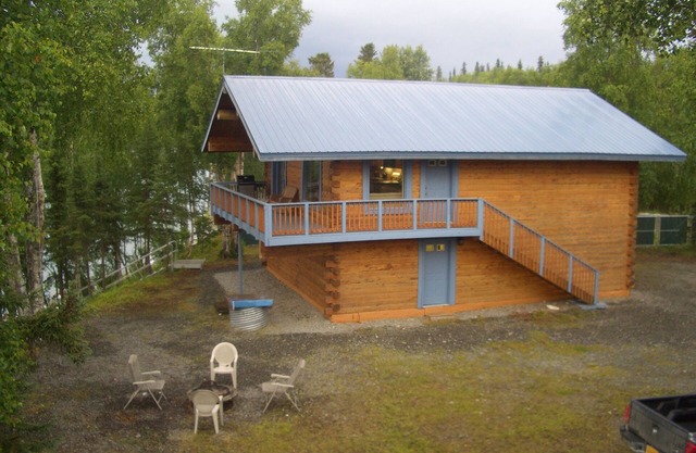 Beautiful log home Kenai River has full length deck overlooking river