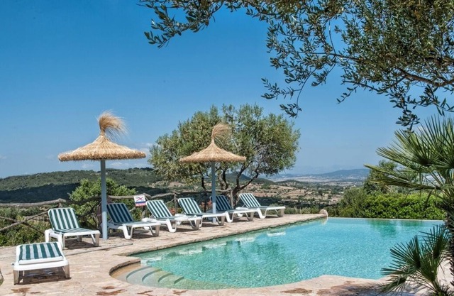 Beautiful Mallorcan Finca with Private Pool , very Peaceful and Impressive all round Views!!