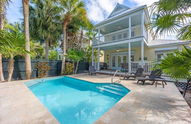 ★Beautiful Modern gated Vacation Oasis★ Private pool & patio close to activities