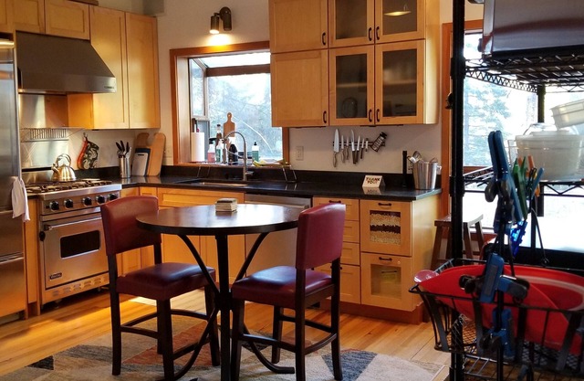 Beautiful Mountain Retreat @ Mission Ridge (31+ days only)