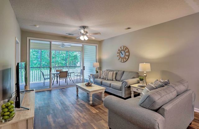 Beautiful Myrtle Beach Condo on Golf Course w/Pool