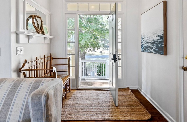 Beautiful Oceanfront 2bdr Coastal Cottage - Coastal Cottage