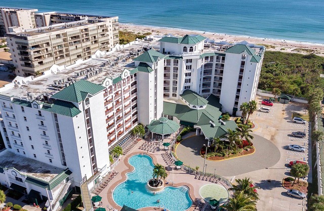Beautiful Ocean Front Condo - Vacation Resort in Cocoa Beach - Great pool