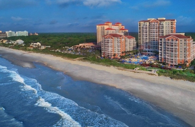 Beautiful Ocean View 2-bedroom Villa with resort amenities