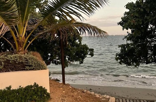 Beautiful One bedroom apartment with beach and swimming pool
