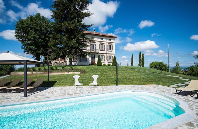 Beautiful private villa for 12 guests with A/C, private pool, WIFI, TV, patio and panoramic view