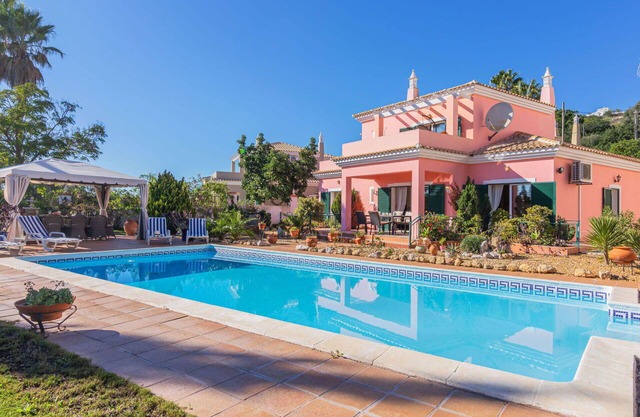 Beautiful private villa for 8 guests with private pool, A/C, WIFI, TV, balcony and panoramic view