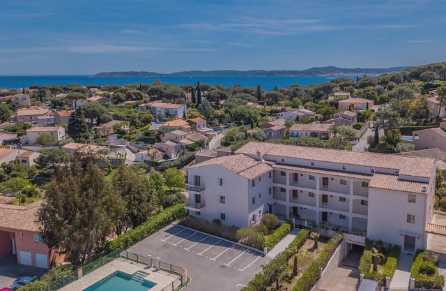 Beautiful Penthouse With Pool, 500 M From THE Beaches