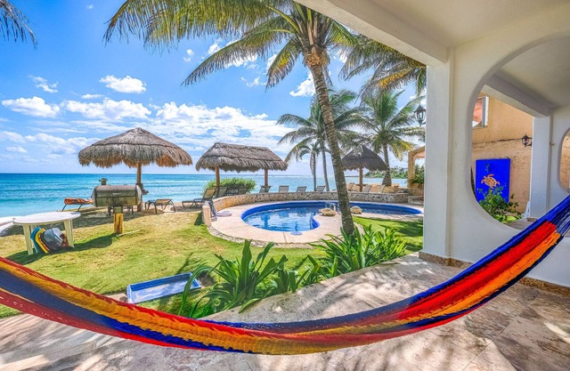 Beautiful pool side ground floor unit with direct beach access , WiFi and AC.